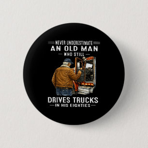 Underestimate an old man who drives trucks Underes 6 Cm Round Badge