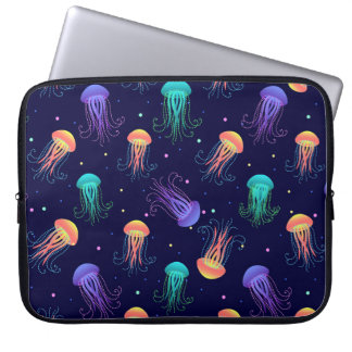 Underwater jellyfish world: bright pattern. laptop sleeve