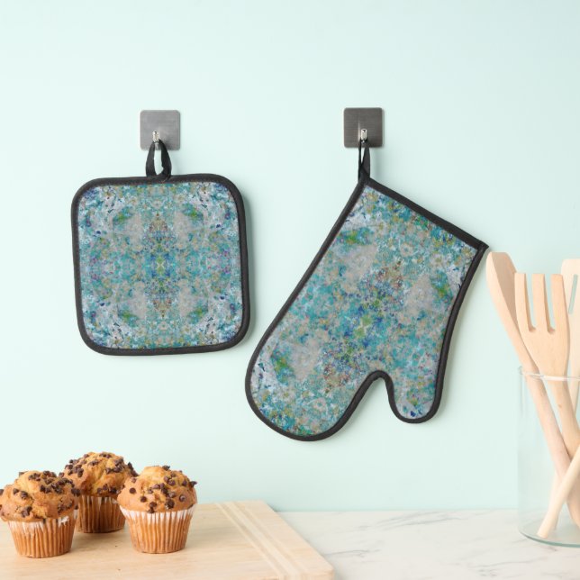 Unique Modern One Of A Kind Abstract Art Design Oven Mitt & Pot Holder Set (Insitu(Hanging))