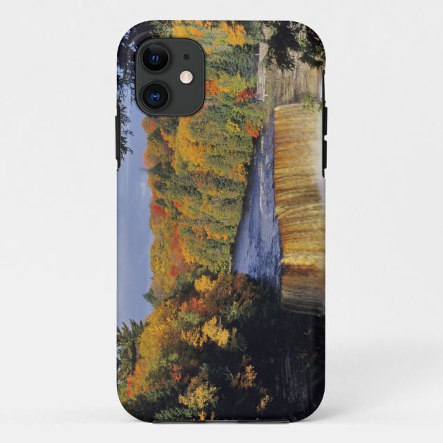 Upper Tahquamenon Falls in UP Michigan in autumn Case-Mate iPhone Case (Back)