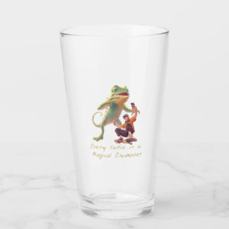 Urban Glide – Selfie with a Giant Chameleon Glass