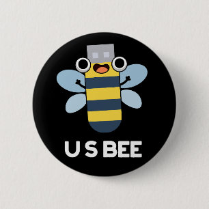 US Bee Funny USB Technical Pun Dark BG 6 Cm Round Badge