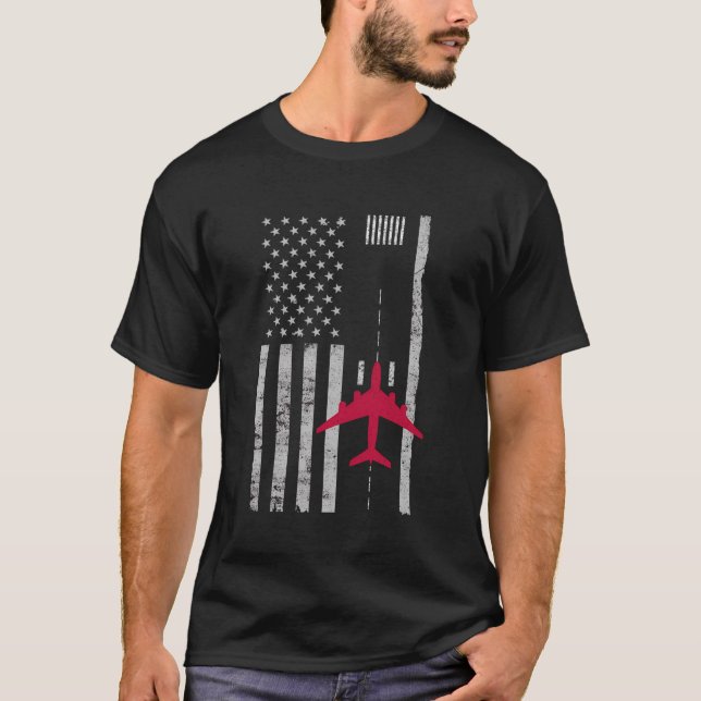 Us Flag Airport Runway Aeroplane Pilot Gift T-Shirt (Front)