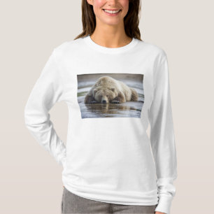 USA, Alaska, Katmai National Park, Brown Bear T-Shirt