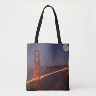USA, California, Marin. Moonrise above the Tote Bag