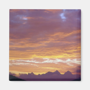 USA, California, Sunset over the Sierra Nevada Magnet