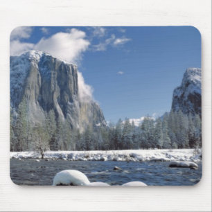 USA, California, Yosemite NP. The Merced River, Mouse Mat