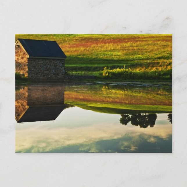 USA, Delaware, Wilmington. Stone barn on edge Postcard (Front)