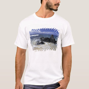 USA, Hawaii, Maui, Maui, Makena Beach, Surf on T-Shirt