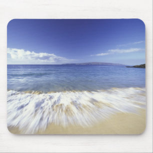USA, Hawaii, Maui, Surf coming in to Makena Mouse Mat