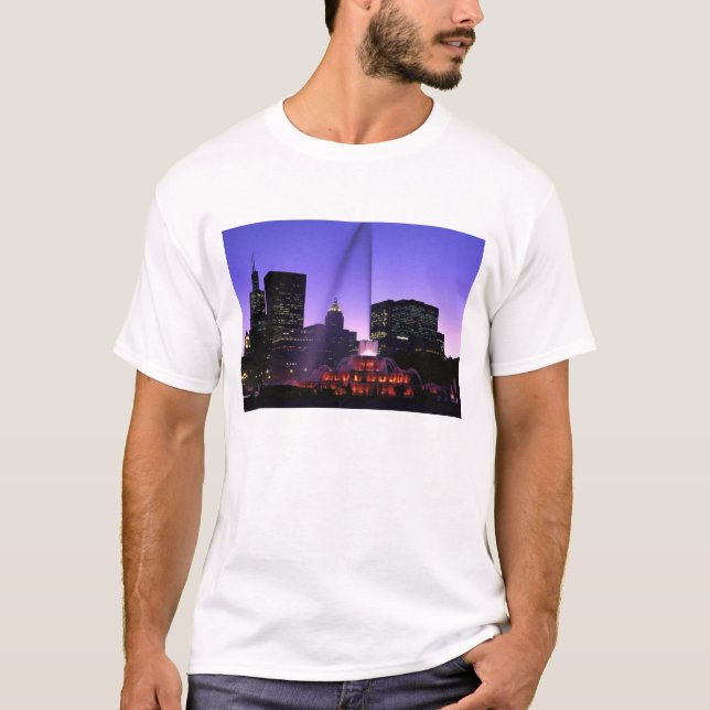 USA, IL, Chicago. Buckingham Fountain in Grant T-Shirt (Front)