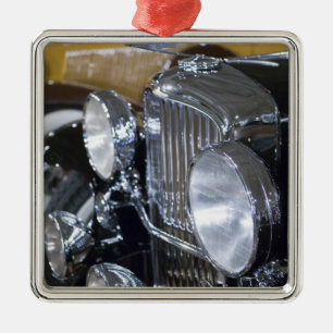 USA, Indiana, Auburn: Auburn, Cord, Duesenberg 10 Metal Tree Decoration