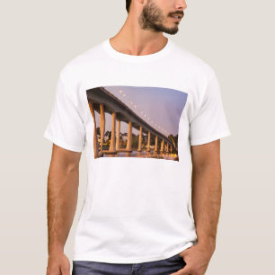 USA, Maryland, Annapolis. Severn River bidge, T-Shirt