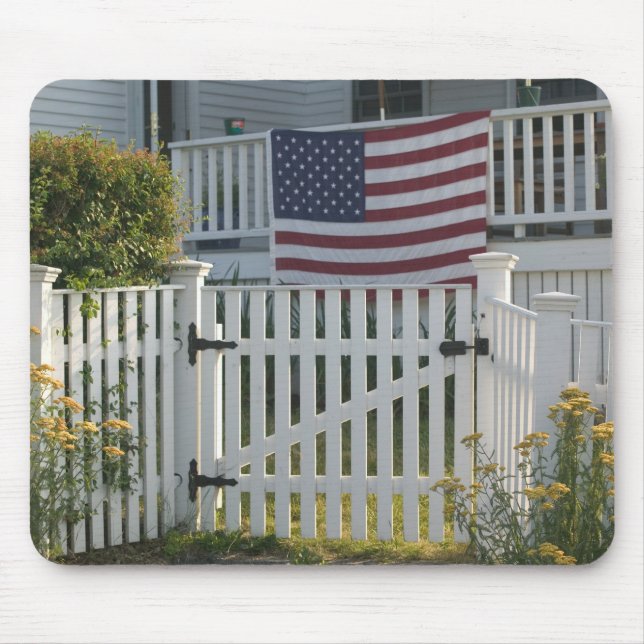 USA, Massachusettes, Gloucester: Patriotic Fence Mouse Mat (Front)
