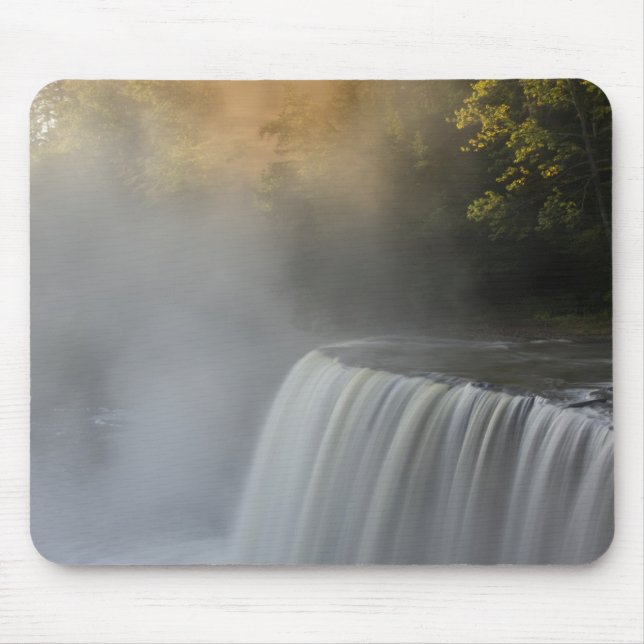 USA, Michigan, Upper Peninsula. Autumn sunrise Mouse Mat (Front)