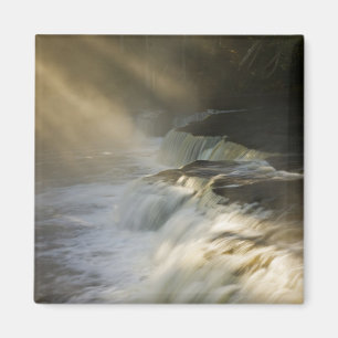 USA, Michigan, Upper Peninsula. Sunbeams on Magnet