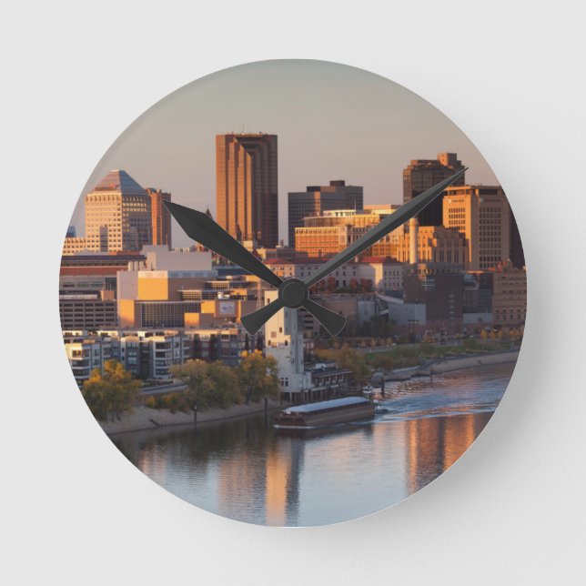 USA, Minnesota, Minneapolis, St. Paul 3 Round Clock (Front)