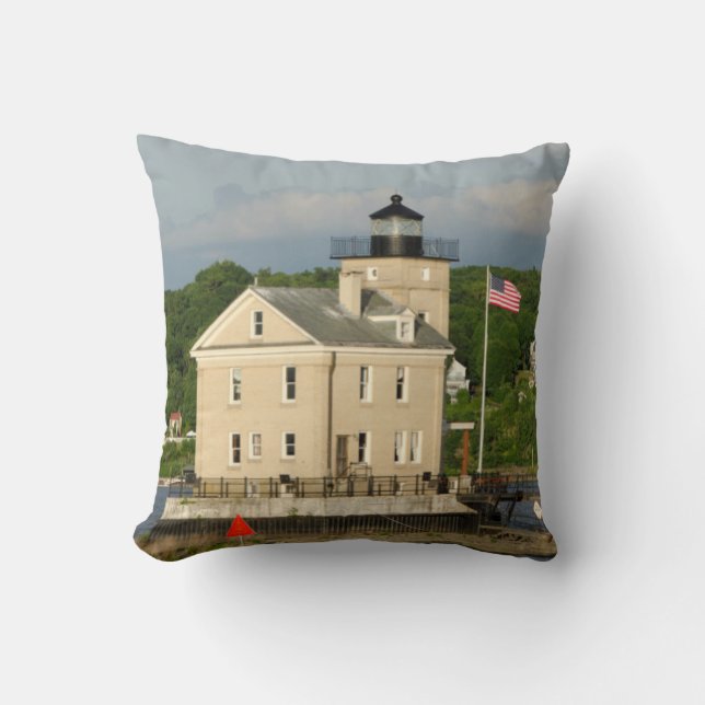 USA, New York, Kingston, Hudson River. Rondout Cushion (Front)