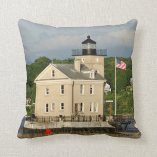 USA, New York, Kingston, Hudson River. Rondout Cushion