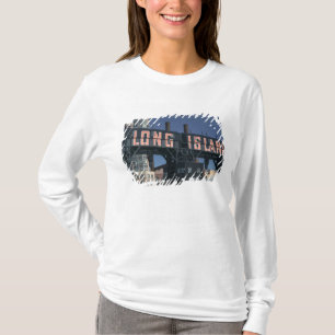 USA, New York, New York City, Queens: Long T-Shirt