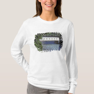 USA, Oregon. A pick-up crossing the T-Shirt