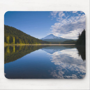 USA, Oregon, Clackamas County, View of Trillium Mouse Mat