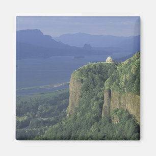 USA, Oregon, Columbia River Gorge NSA. View of Magnet