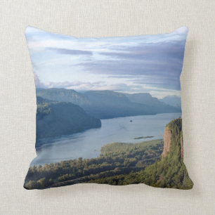 USA, Oregon, Columbia River Gorge, Vista House Cushion