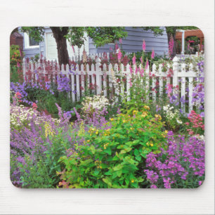 USA, Oregon, Portland. Explosion Of Springtime Mouse Mat