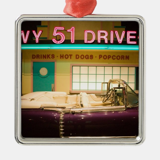 USA, Tennessee, Memphis: Elvis Presley Metal Tree Decoration (Front)