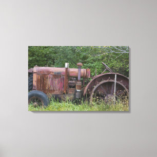USA, Vermont, MANCHESTER: Antique Farm Tractor Canvas Print
