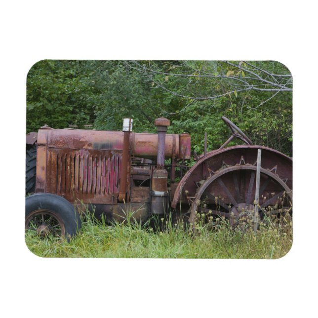 USA, Vermont, MANCHESTER: Antique Farm Tractor Magnet (Horizontal)
