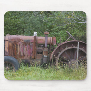 USA, Vermont, MANCHESTER: Antique Farm Tractor Mouse Mat