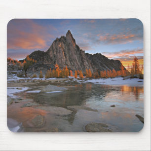USA, Washington, Cascade Mountains. Prusik Mouse Mat