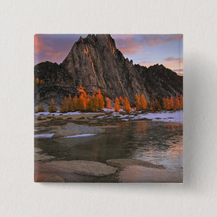 USA, Washington, Cascade Mountains. Prusik Peak 15 Cm Square Badge