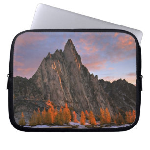 USA, Washington, Cascade Mountains. Prusik Peak Laptop Sleeve