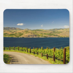 USA, Washington, Lake Chelan. Vineyard Mouse Mat