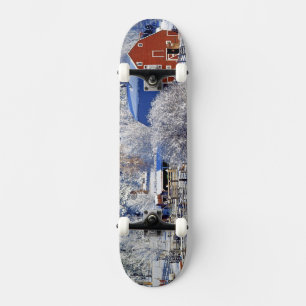 USA, Washington, Methow Valley, Barns in Skateboard