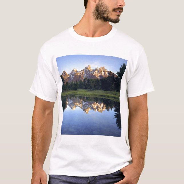 USA, Wyoming, Grand Teton National Park. Grand T-Shirt (Front)