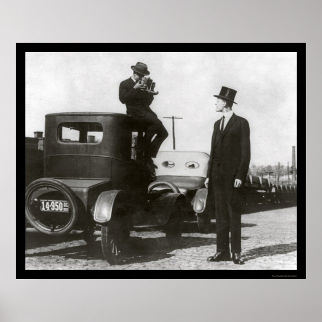 Very Tall Man and a Photographer 1922 Poster (Front)