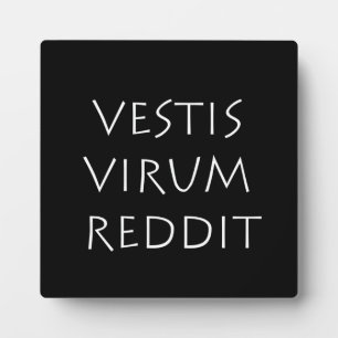 Vestis virum reddit plaque