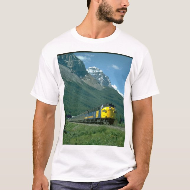 Via FP-7 #6302 leads Train #2_Trains T-Shirt (Front)