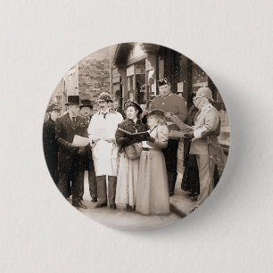 VICTORIAN CHRISTMAS CAROL SINGERS 6 CM ROUND BADGE