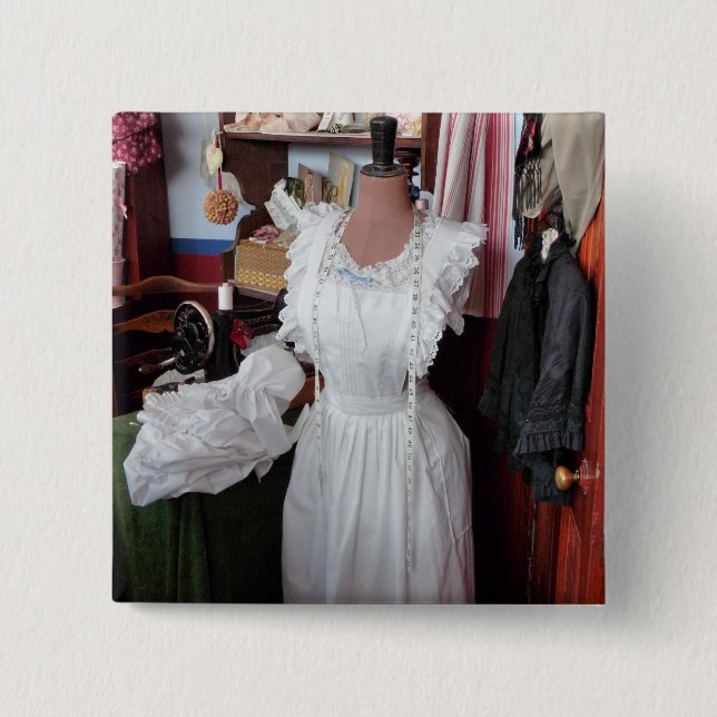 VICTORIAN ENGLAND 15 CM SQUARE BADGE (Front)