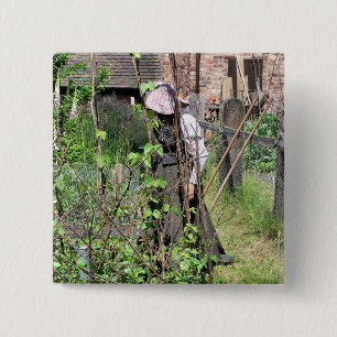 VICTORIAN ENGLAND 15 CM SQUARE BADGE