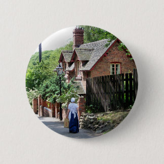 VICTORIAN ENGLAND 6 CM ROUND BADGE