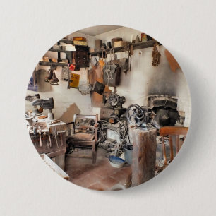 VICTORIAN ENGLAND 7.5 CM ROUND BADGE