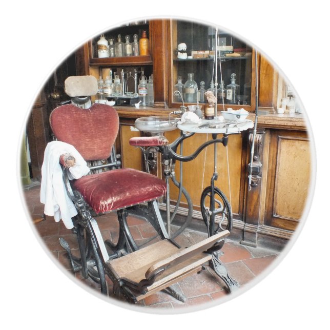 VICTORIAN ENGLAND CERAMIC KNOB (Front)