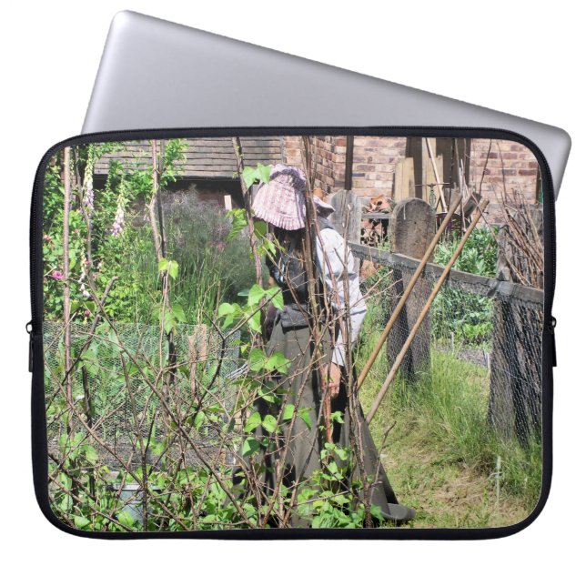 VICTORIAN ENGLAND LAPTOP SLEEVE (Front)