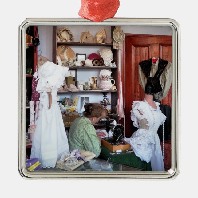 VICTORIAN ENGLAND METAL TREE DECORATION (Front)